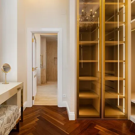 Whome Timeless Luxury In Historical Center Лісабон