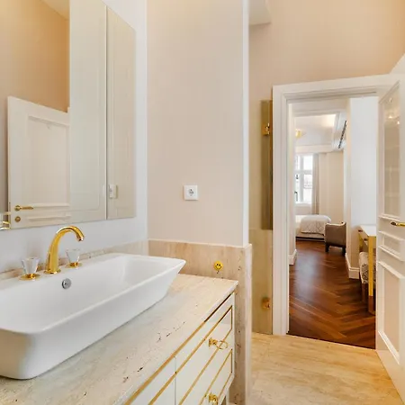 Whome Timeless Luxury In Historical Center