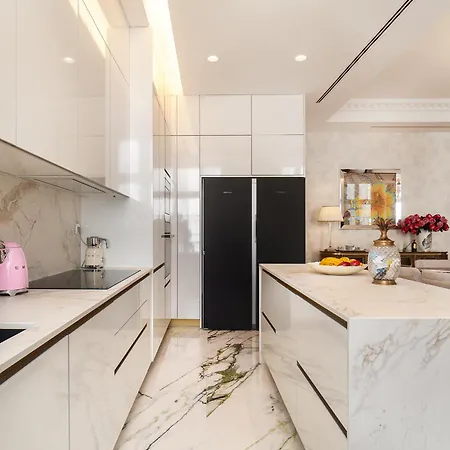 아파트 Whome Timeless Luxury In Historical Center